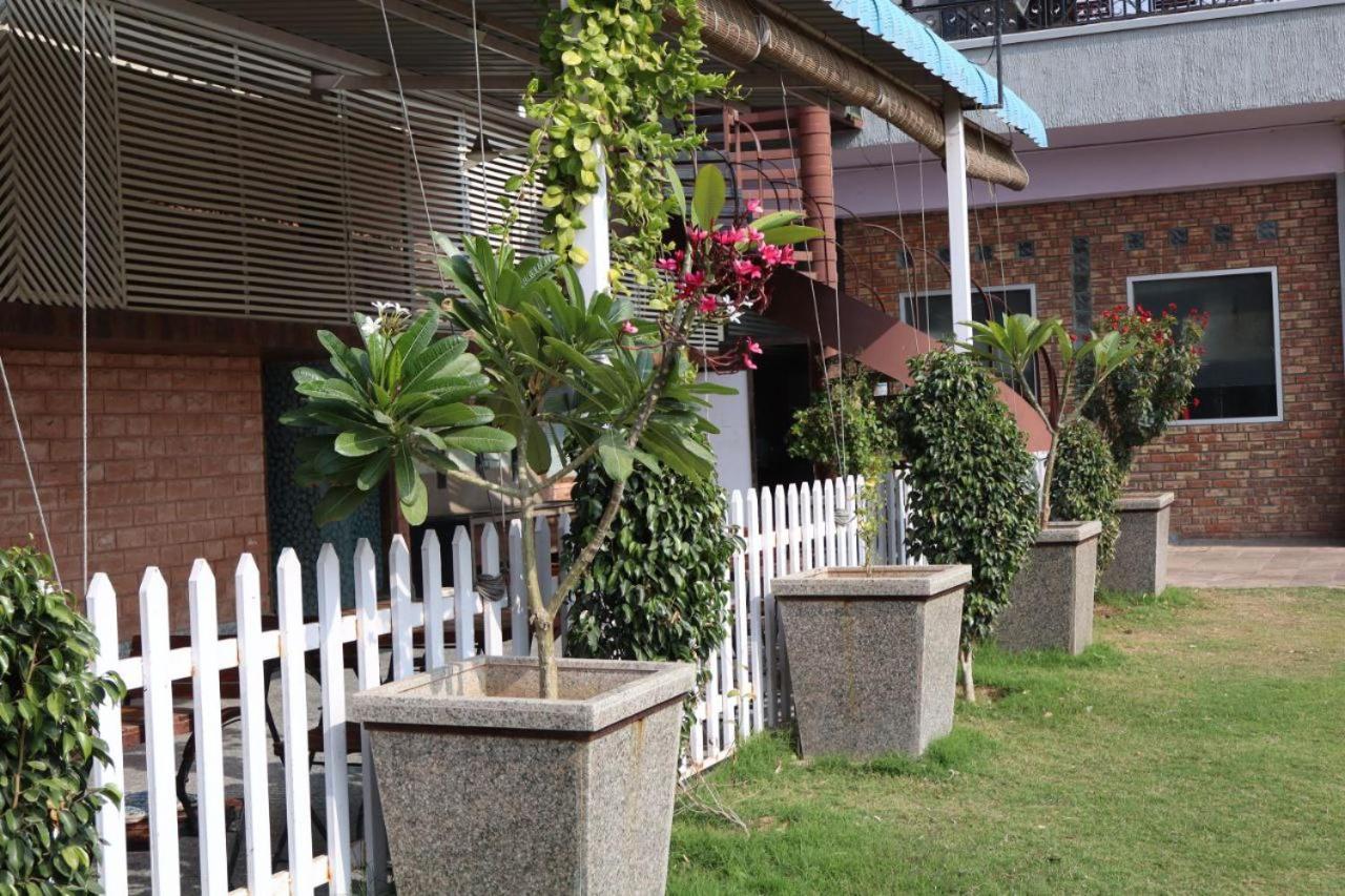Resort Shivam Palace & 3*